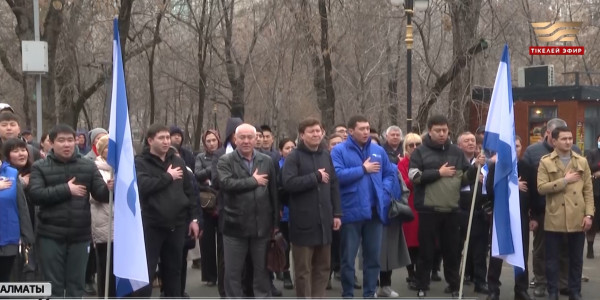 &laquo;Ақ жол&raquo; партиясының қолдаушылары Алматыдағы саябақтың бірінде жиналды