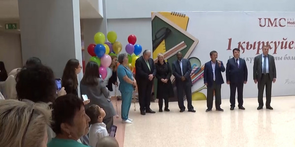 Министры просвещения навестили пациентов центра материнства