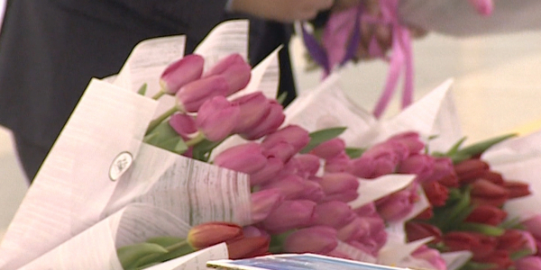 Nur Otan партиясы 8 наурыз күні жұмыста жүрген аналарды құттықтады