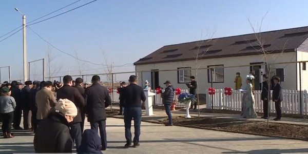 Арыс қаласында көпбалалы екі отбасыға демеушілер үй салып берді