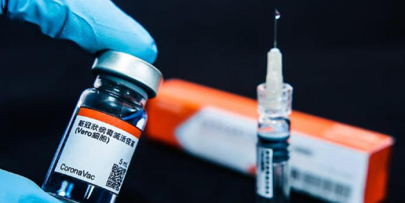 Китайская вакцина CoronaVac теперь доступна и казахстанцам