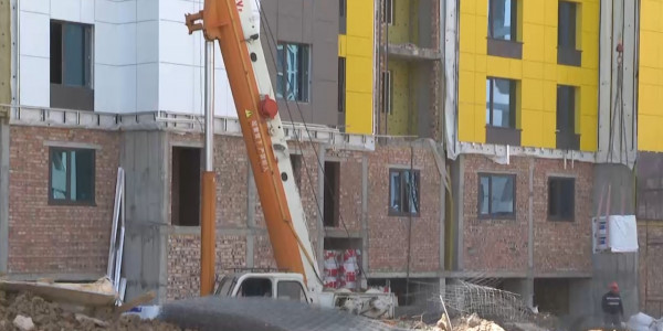 Елордалық тұрғындар 3 айдан бері заңсыз құрылыспен күресіп келеді