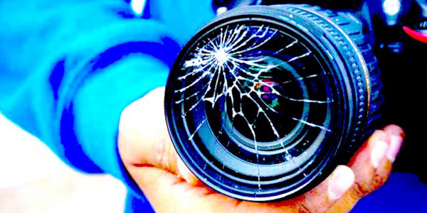 Журналиске күш көрсеткен күзетшілерге қатысты іс тоқтатылды