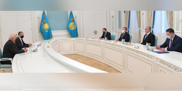 Глава государства принял министра иностранных дел Ирана