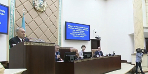 Первому Президенту РК - Елбасы вручили нагрудный знак «Почетный сенатор»