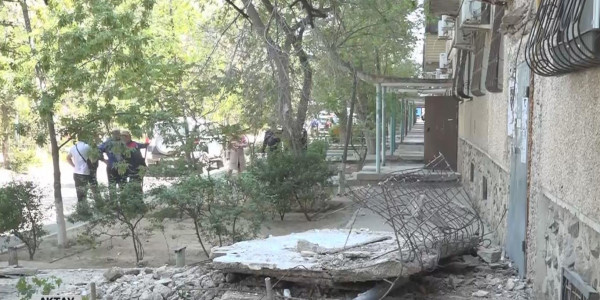 Ақтауда үйдің кіреберісіндегі маңдайшаның құлауынан жұмысшы қаза тапты