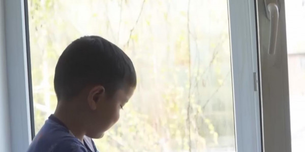 Қарағандыда 2 жастағы бала терезеден құлап мерт болды