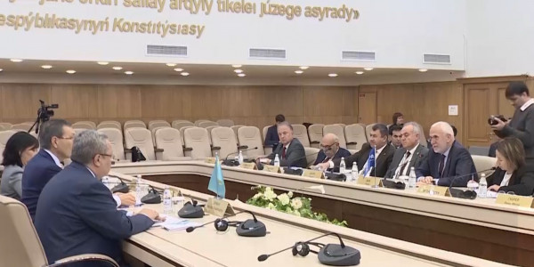 Глава ЦИК РК встретился с международными наблюдателями