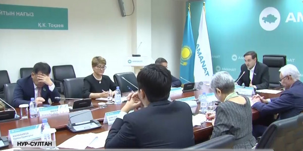 Проблемы ликвидации КСК и создания ОСИ обсудили в партии AMANAT