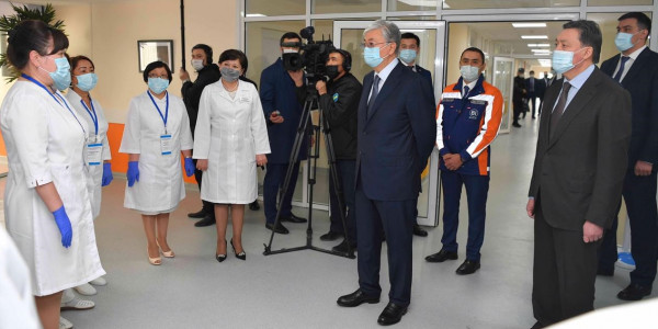 Мемлекет басшысы елордада екі аптаның ішінде салынған ауруханаға барды