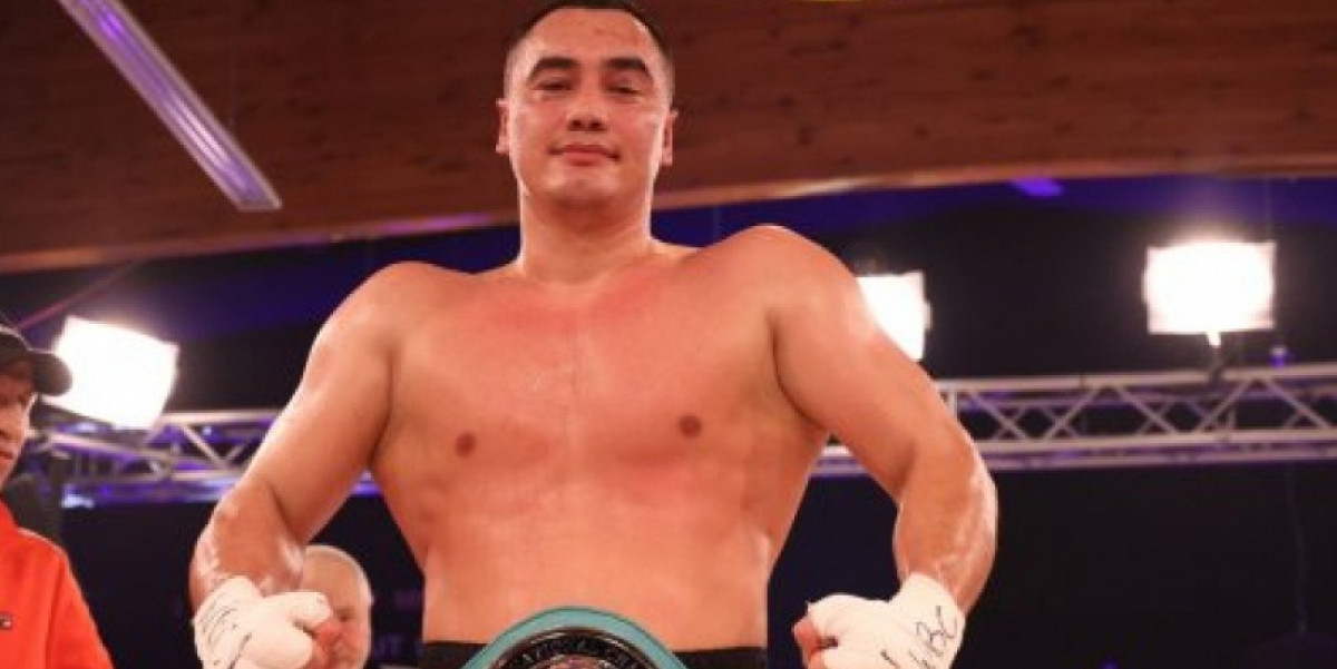 Казахстанский супертяж без боя лишился титула WBC