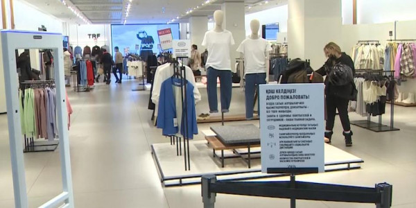 Казахстанцы смогут получить вакцину от COVID-19 в ТРЦ