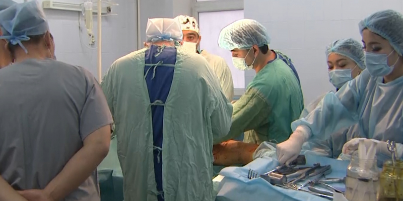Алматинские врачи освоили новые виды восстановления суставов