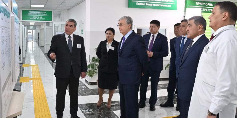 Глава государства посетил новую поликлинику села Сарыкемер