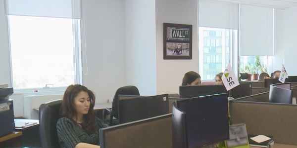 Курс доллара: после первой отсечки - 394,41 тенге