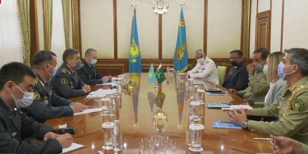 Қорғаныс министрлігінде Қазақстан мен Пәкістанның әскери білім беру мәселелері талқыланды
