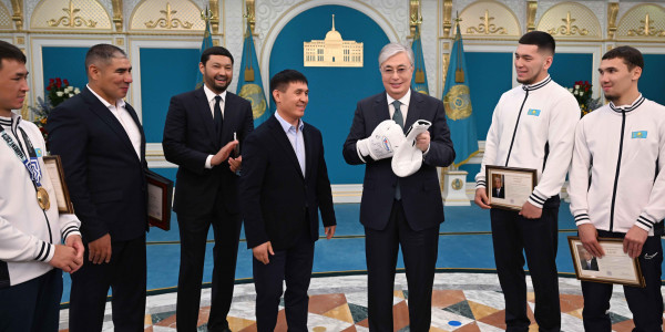 Мемлекет басшысы бокстан әлем чемпионатының жүлдегерлерін қабылдады