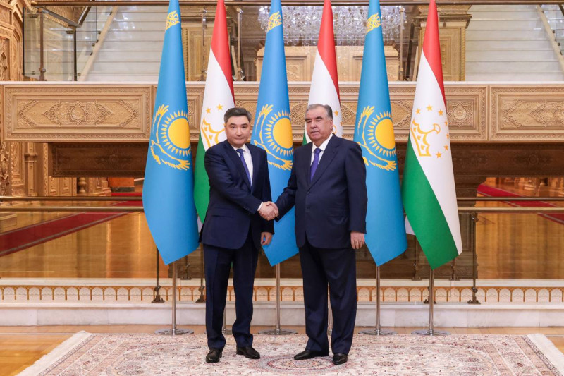 Олжас Бектенов посетил Душанбе с официальным визитом