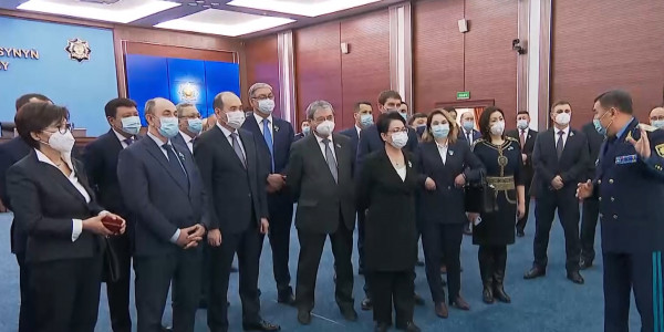 Мәжіліс депутаттары Бас прокуратурада көшпелі отырыс өткізді