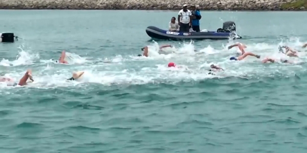 Казахстанец в одиночку переплыл Ла-Манш