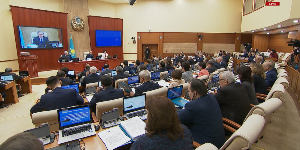 Мәжілісте кәсіпкерлікті қолдау және сауда қызметі жөніндегі заң мақұлданды