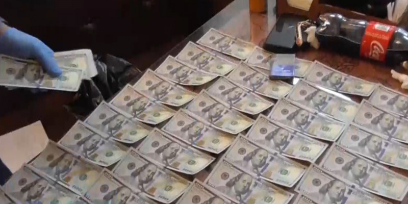 Фальшивомонетчики хотели сбыть 20 тыс. долларов в Алматы