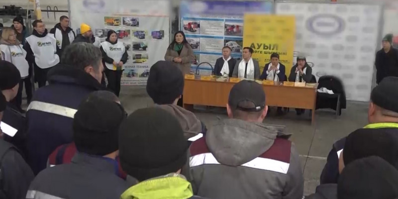 Кандидаты в депутаты от партии «Ауыл» в Абайской области посетили завод техники
