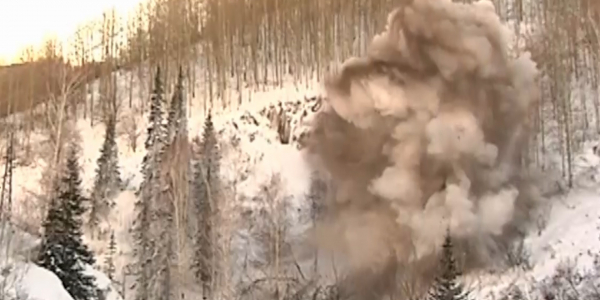 В ВКО проводят профилактические спуски лавин