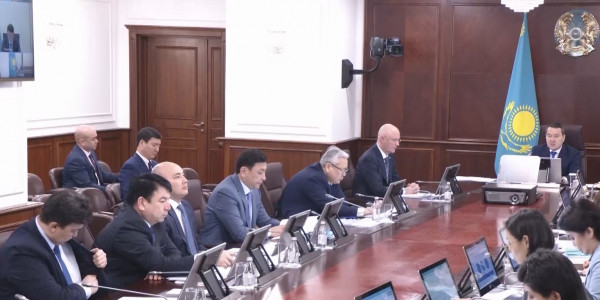 Более половины казахстанских госслужащих &ndash; женщины