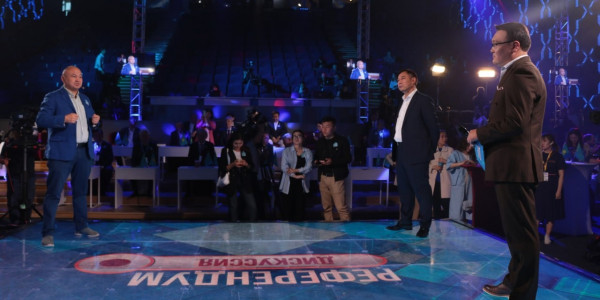 Пікірсайыс: алдымен экономика немесе саясат?