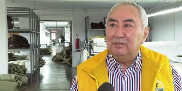 Жигули Дайрабаев тігін фабрикасына барды