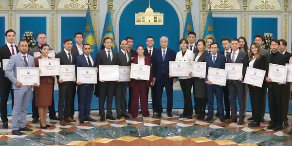 К. Токаев принял участие в церемонии вручения грантов &laquo;Тәуелсіздік ұрпақтары&raquo;