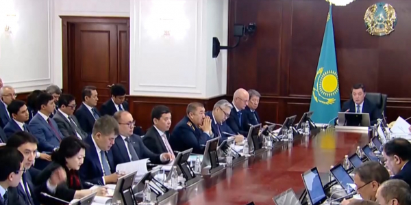 А. Мамин поручил стабилизировать цены на социально значимые продукты