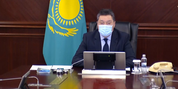 Мемлекеттік кірістер органының қызметкерлері пара алуға мәжбүр