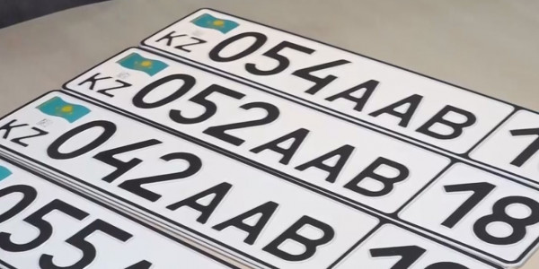 Абай облысында көлік жүргізушілеріне жаңа мемлекеттік тіркеу нөмірлері беріліп жатыр
