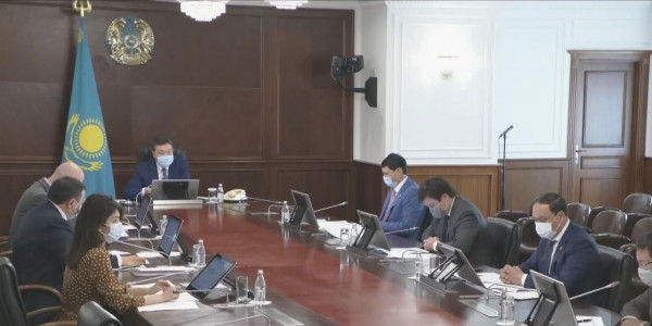 Аскар Мамин провел совещание в проектном офисе по вопросам предпринимательства