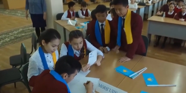 В учебных заведениях страны провели открытые уроки ко Дню Первого Президента РК