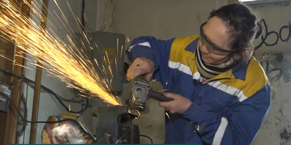 Женщина-электросварщик&nbsp;36 лет в профессии