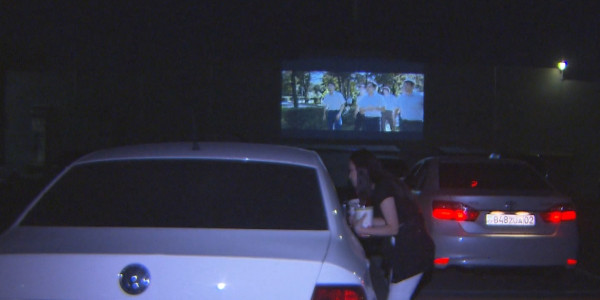 Автокинотеатр открылся в Алматы