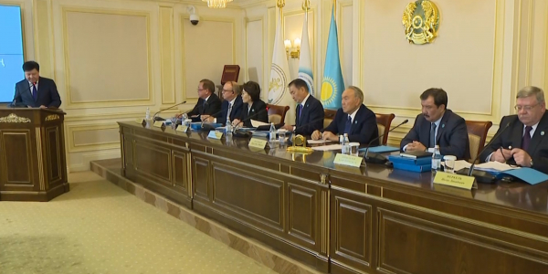 Нурсултан Назарбаев принял участие в заседании Конституционного совета