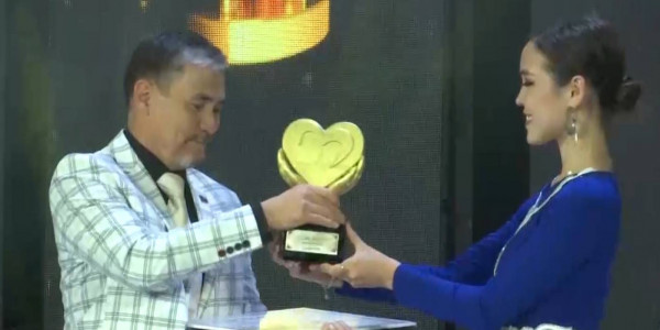 В Караганде лучшим врачам года вручили премии акима области