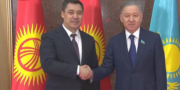 В Мажилисе состоялась встреча Нурлана Нигматулина с Садыром Жапаровым