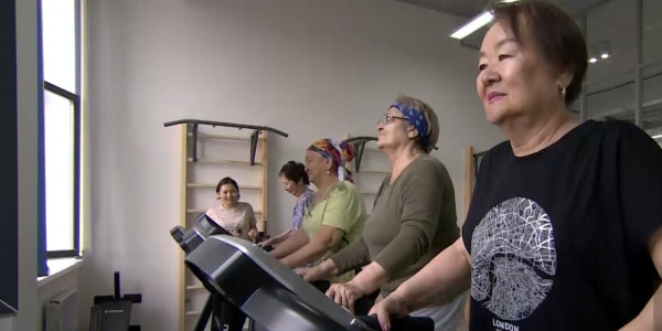 Центр активного долголетия в Нур-Султане помогает справляться с болезнью Альцгеймера