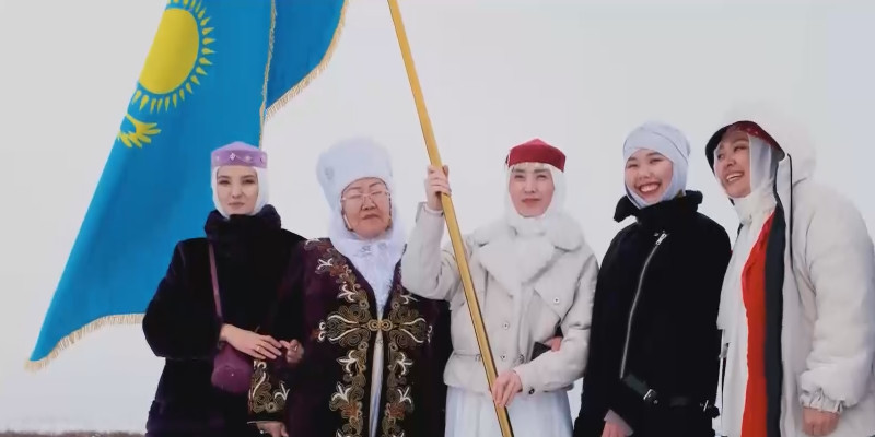 Конный флешмоб в поддержку Турсынбековой прошёл в селе Софиевка