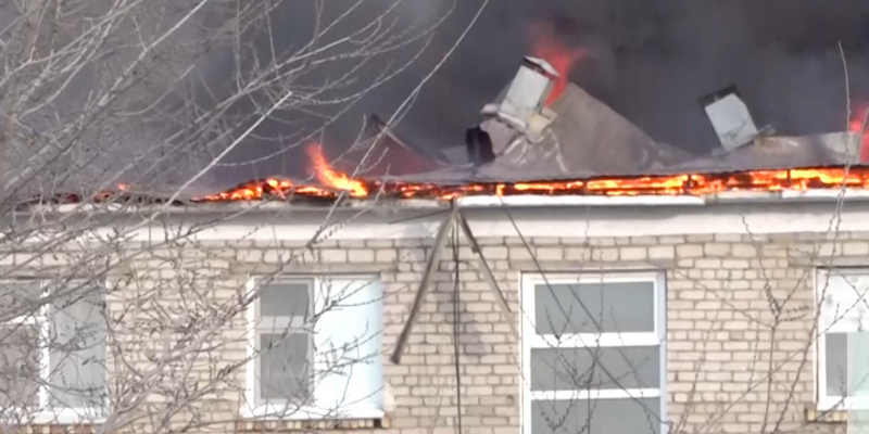 Жильцам сгоревших квартир в Атырау окажут материальную помощь