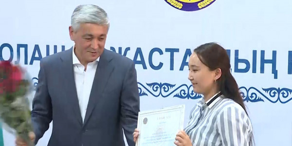 Аким Карагандинской области встретился с одаренными школьниками