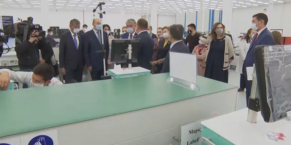 Депутаттар зауыттар мен қоймаларға рейд жүргізді