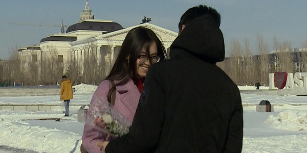 Жительницы столицы получают поздравления