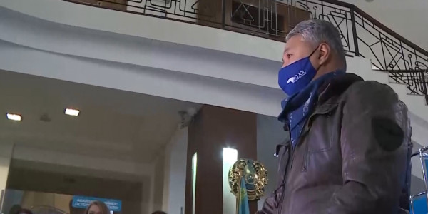 Азат Перуашев отдал свой голос на выборах