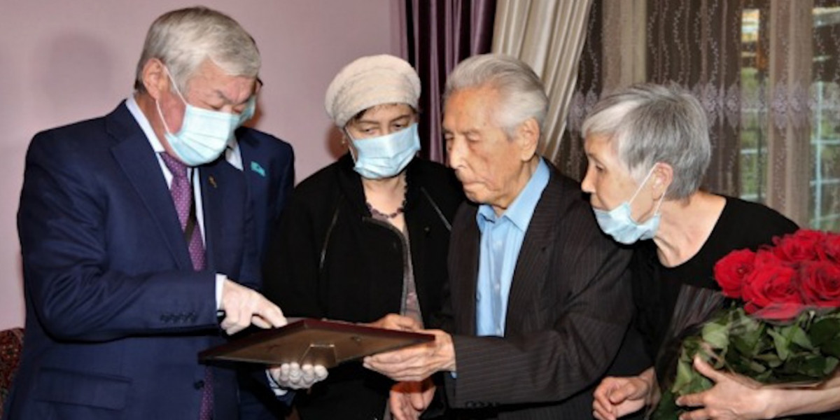 Қасым-Жомарт Тоқаев тараздық ҰОС ардагерін 95 жылдығымен құттықтады